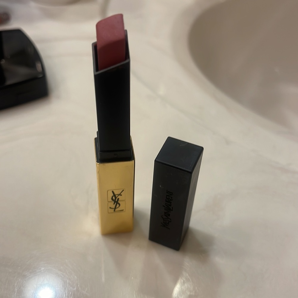 THE SLIM MATTE LONGWEAR LIPSTICK